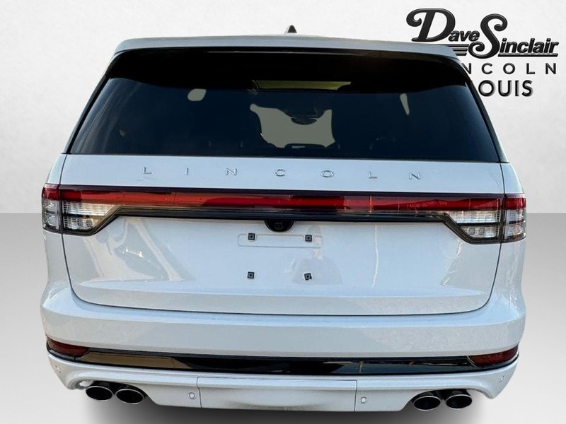Lincoln Aviator Vehicle Full-screen Gallery Image 06