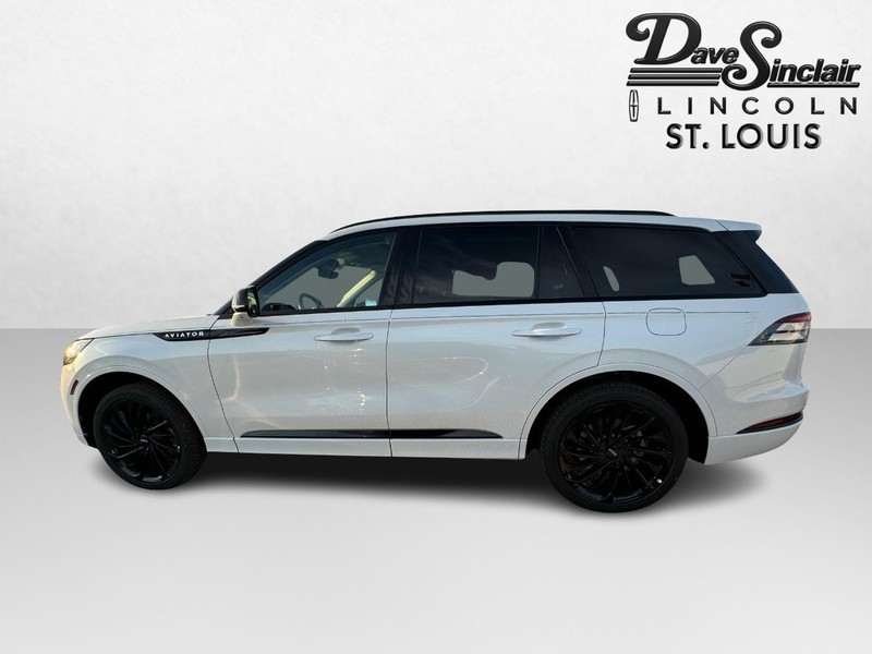 Lincoln Aviator Vehicle Full-screen Gallery Image 09
