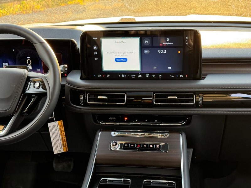 Lincoln Aviator Vehicle Full-screen Gallery Image 18