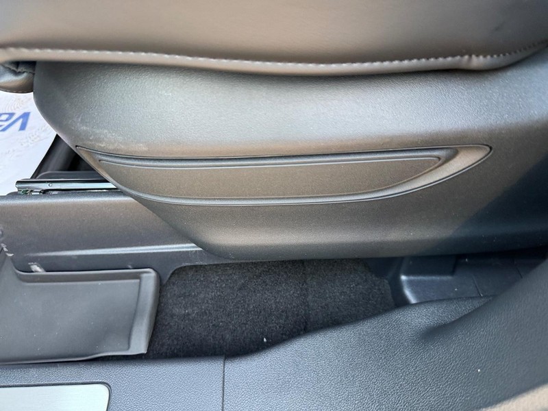 Lincoln Aviator Vehicle Full-screen Gallery Image 20