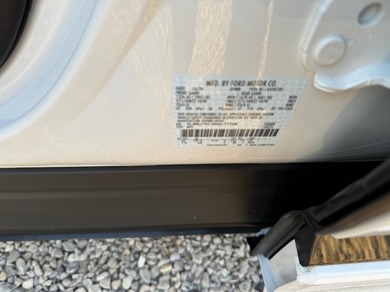 Lincoln Aviator Vehicle Full-screen Gallery Image 28