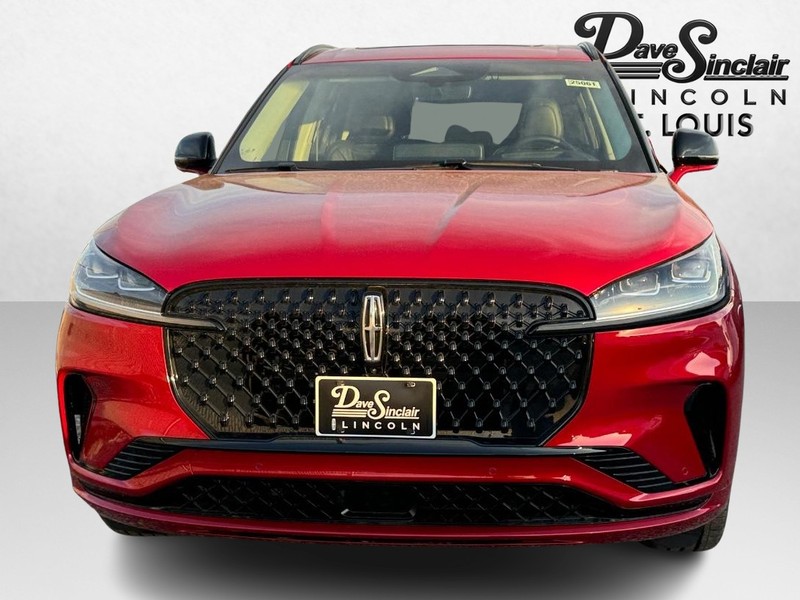 Lincoln Aviator Vehicle Full-screen Gallery Image 02