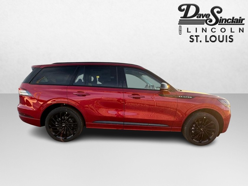 Lincoln Aviator Vehicle Full-screen Gallery Image 04