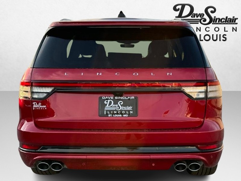 Lincoln Aviator Vehicle Full-screen Gallery Image 06