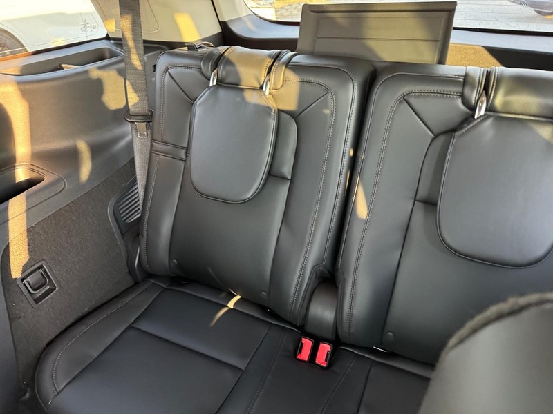 Lincoln Aviator Vehicle Full-screen Gallery Image 14