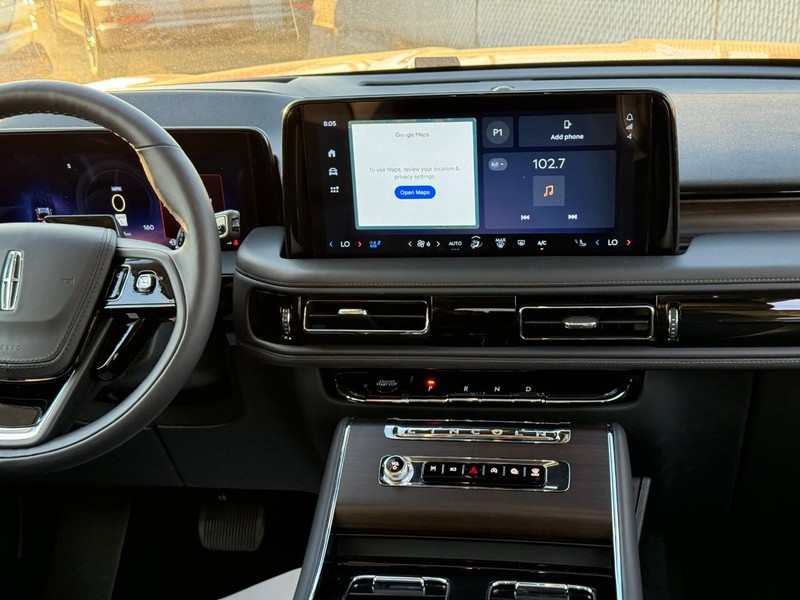 Lincoln Aviator Vehicle Full-screen Gallery Image 18
