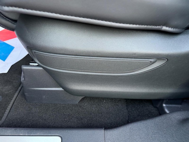 Lincoln Aviator Vehicle Full-screen Gallery Image 20