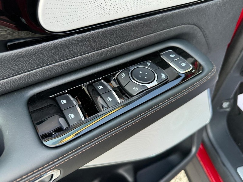 Lincoln Aviator Vehicle Full-screen Gallery Image 21