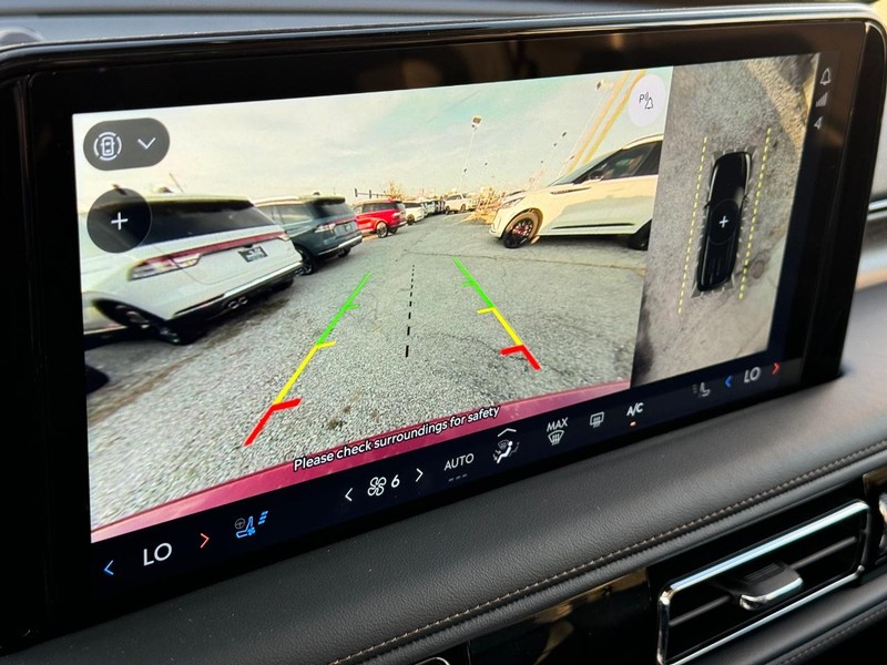 Lincoln Aviator Vehicle Full-screen Gallery Image 27