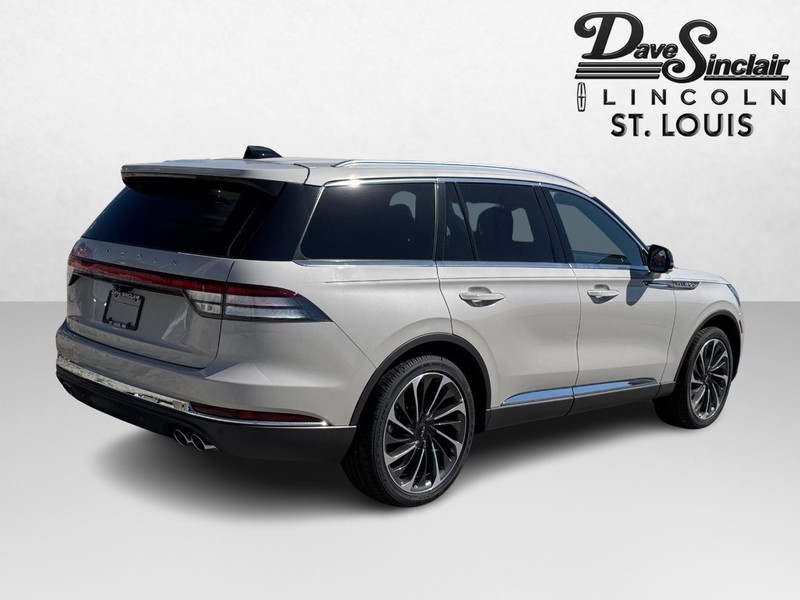 Lincoln Aviator Vehicle Full-screen Gallery Image 05