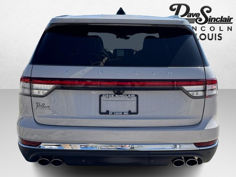 Lincoln Aviator Vehicle Full-screen Gallery Image 06