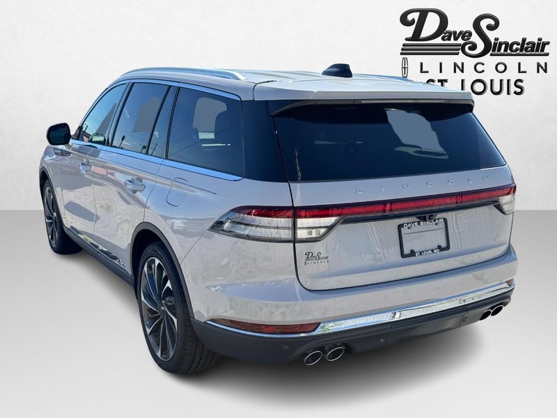 Lincoln Aviator Vehicle Full-screen Gallery Image 07