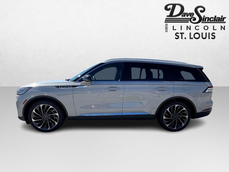 Lincoln Aviator Vehicle Full-screen Gallery Image 09