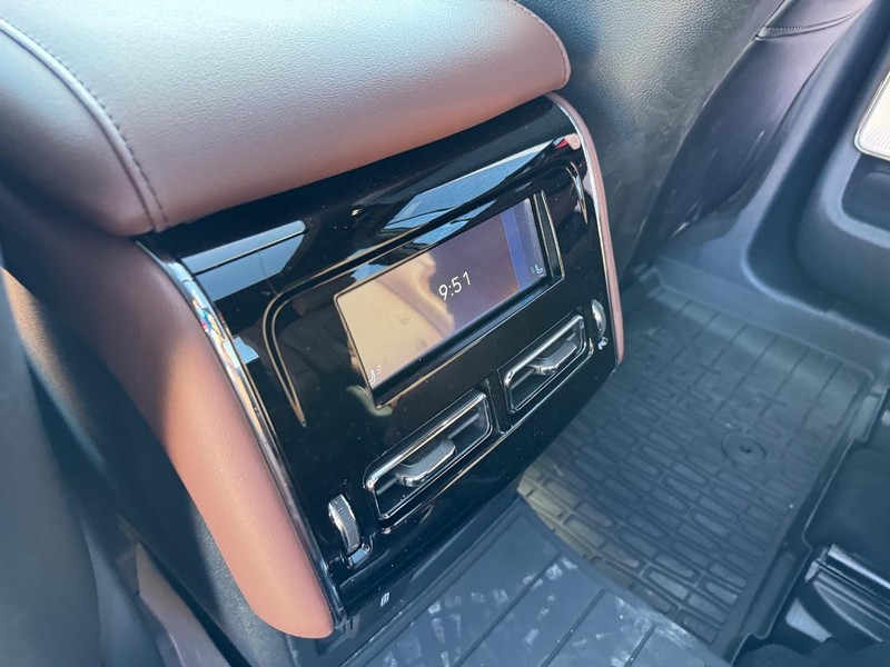 Lincoln Aviator Vehicle Full-screen Gallery Image 13