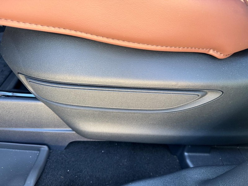 Lincoln Aviator Vehicle Full-screen Gallery Image 18