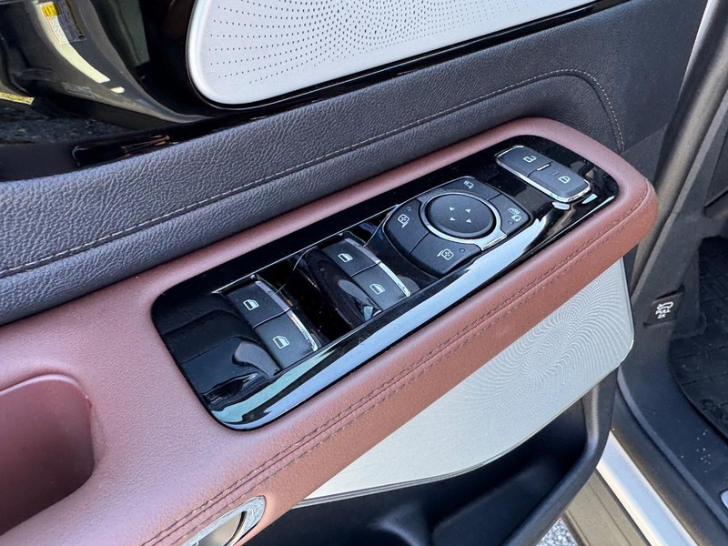 Lincoln Aviator Vehicle Full-screen Gallery Image 19