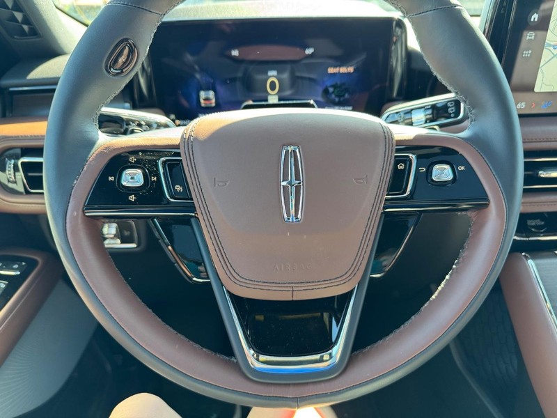 Lincoln Aviator Vehicle Full-screen Gallery Image 21