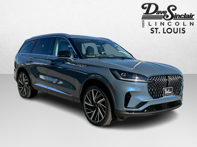 Lincoln Aviator Vehicle Full-screen Gallery Image 03