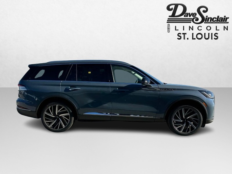 Lincoln Aviator Vehicle Full-screen Gallery Image 04