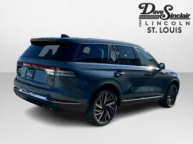 Lincoln Aviator Vehicle Full-screen Gallery Image 05