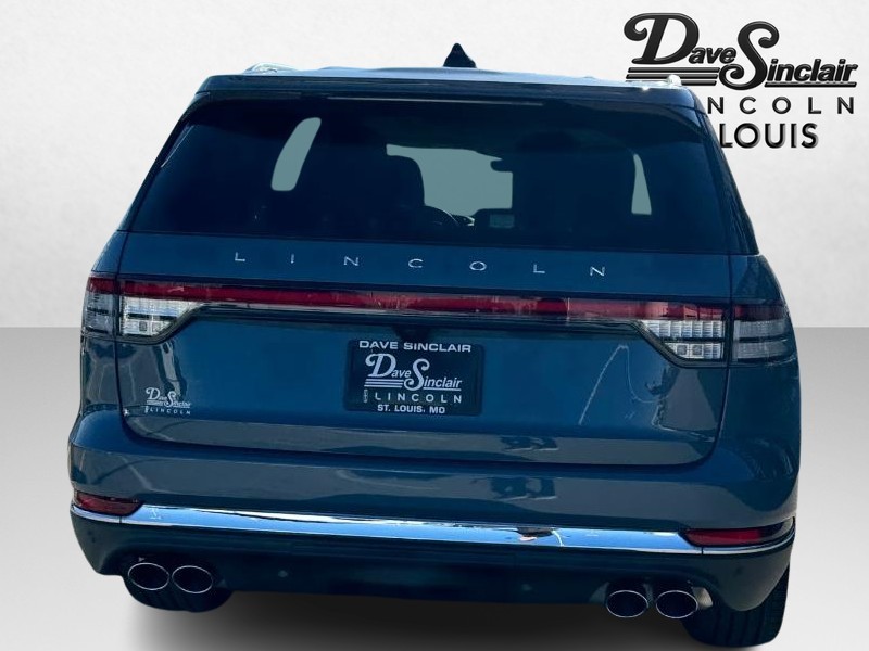 Lincoln Aviator Vehicle Full-screen Gallery Image 06