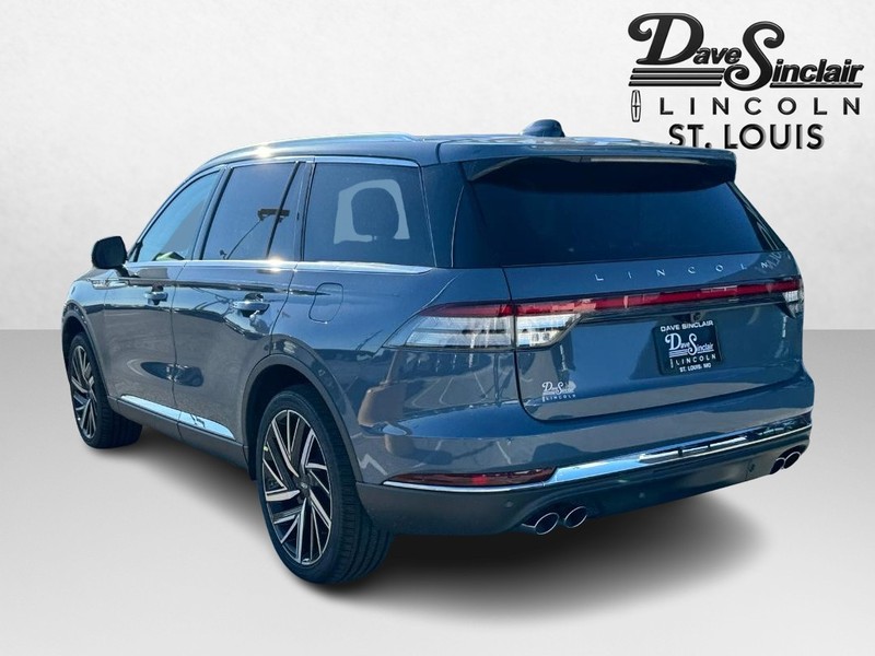 Lincoln Aviator Vehicle Full-screen Gallery Image 07