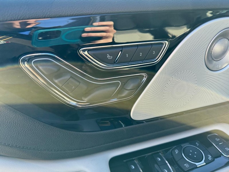 Lincoln Aviator Vehicle Full-screen Gallery Image 21
