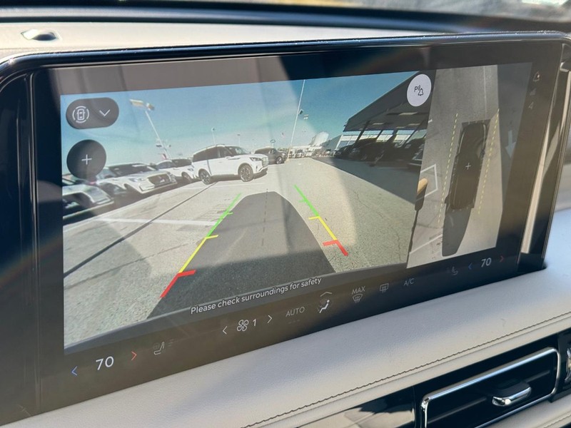 Lincoln Aviator Vehicle Full-screen Gallery Image 26