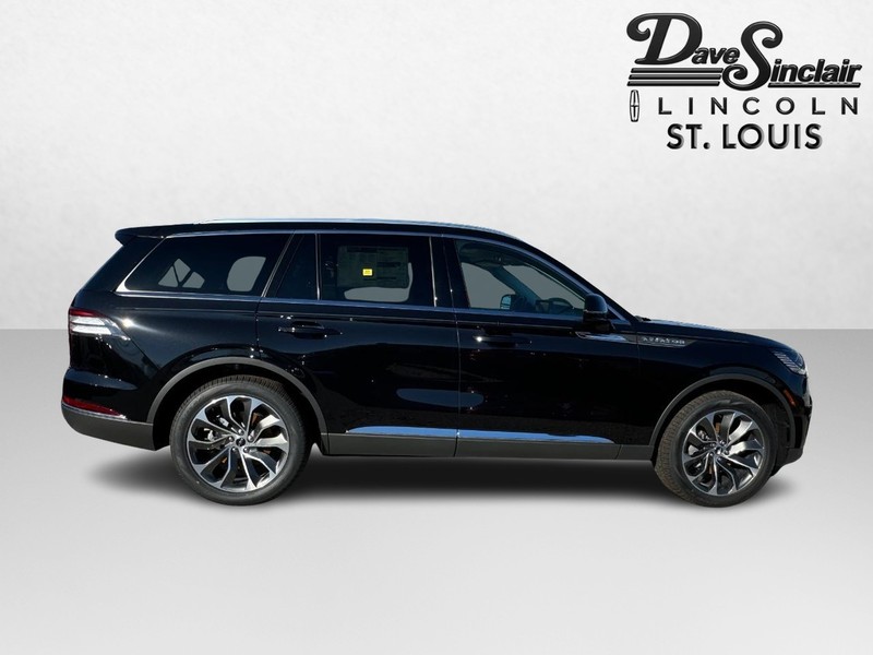 Lincoln Aviator Vehicle Full-screen Gallery Image 04