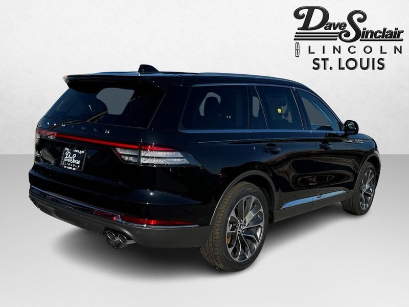 Lincoln Aviator Vehicle Full-screen Gallery Image 05