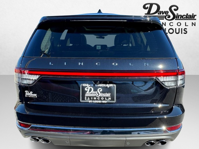Lincoln Aviator Vehicle Full-screen Gallery Image 06