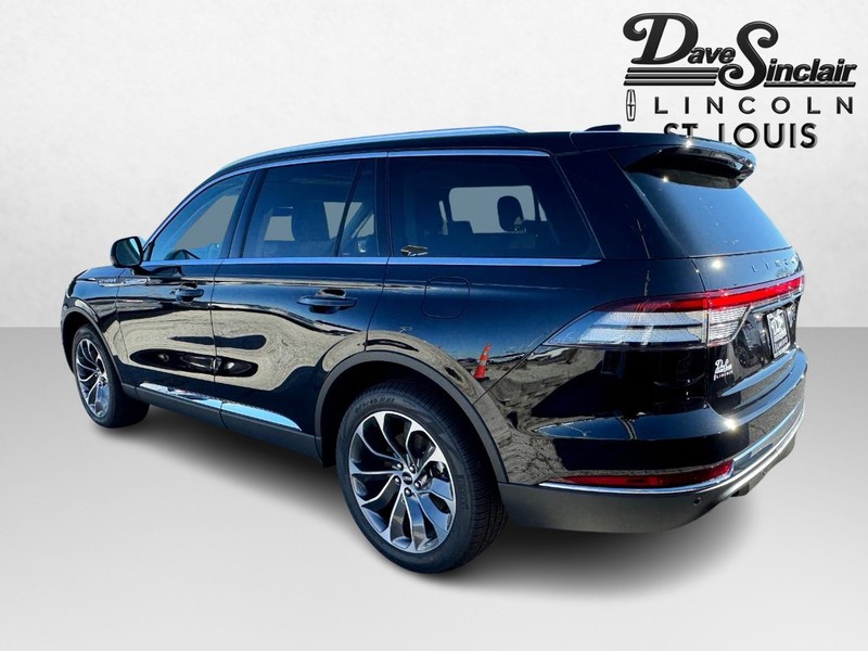 Lincoln Aviator Vehicle Full-screen Gallery Image 07
