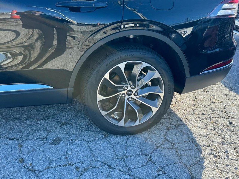 Lincoln Aviator Vehicle Full-screen Gallery Image 10