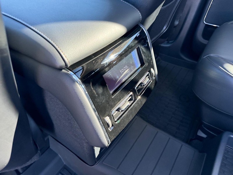 Lincoln Aviator Vehicle Full-screen Gallery Image 13
