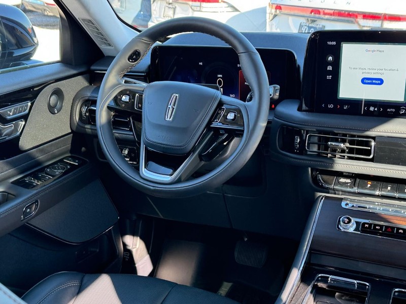 Lincoln Aviator Vehicle Full-screen Gallery Image 17