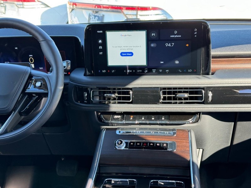 Lincoln Aviator Vehicle Full-screen Gallery Image 18