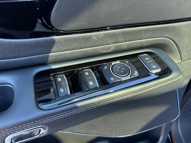 Lincoln Aviator Vehicle Full-screen Gallery Image 21