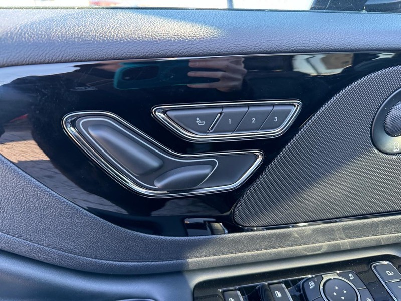 Lincoln Aviator Vehicle Full-screen Gallery Image 22