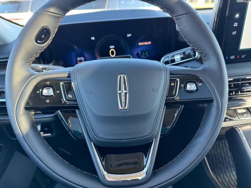 Lincoln Aviator Vehicle Full-screen Gallery Image 23