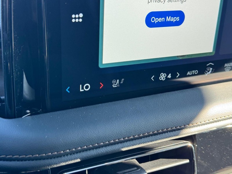 Lincoln Aviator Vehicle Full-screen Gallery Image 26