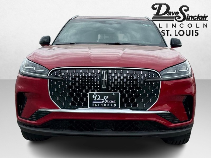 Lincoln Aviator Vehicle Full-screen Gallery Image 02