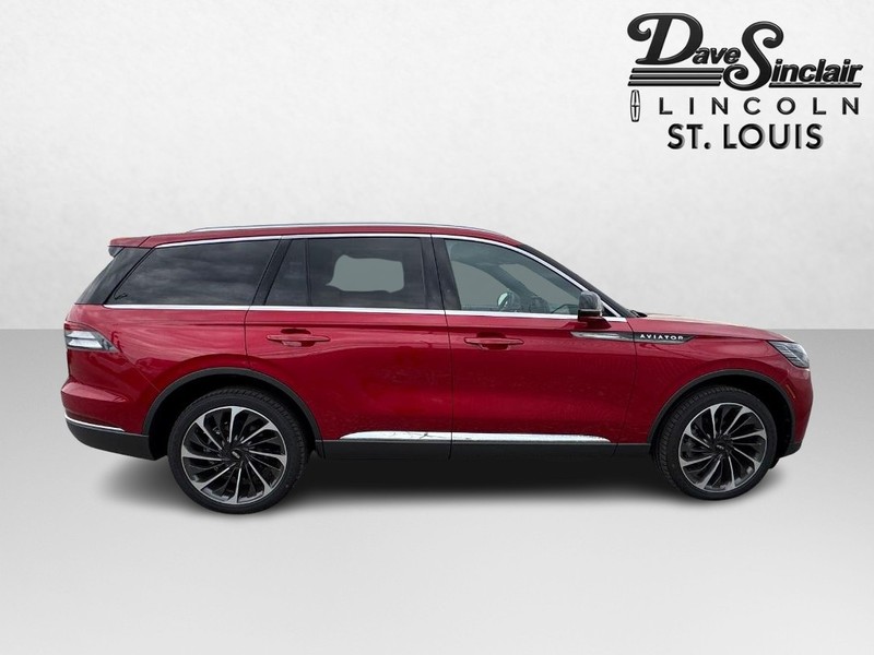 Lincoln Aviator Vehicle Full-screen Gallery Image 04
