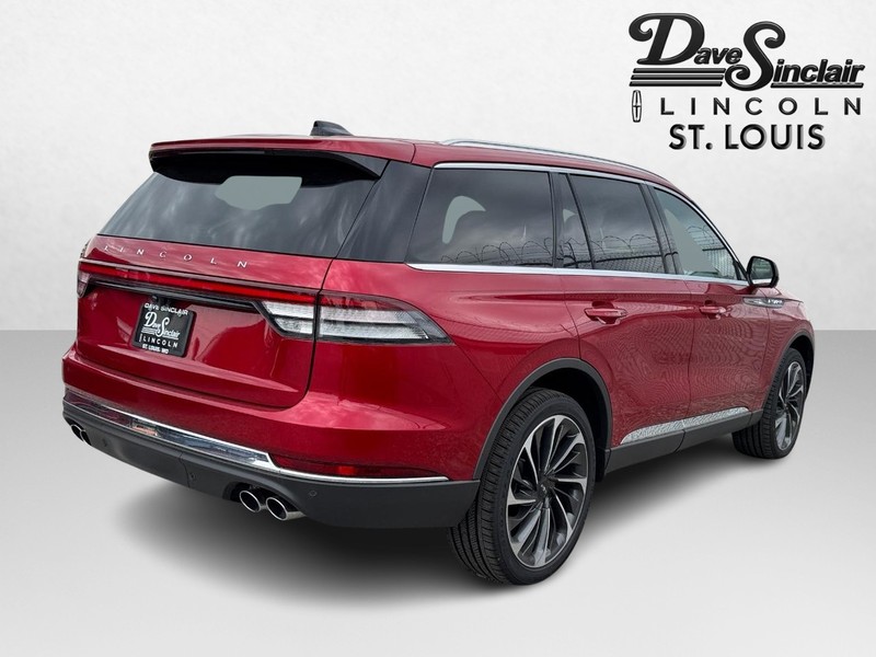 Lincoln Aviator Vehicle Full-screen Gallery Image 05