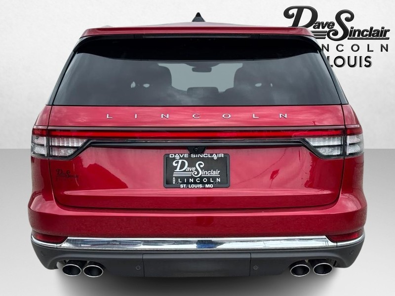 Lincoln Aviator Vehicle Full-screen Gallery Image 06