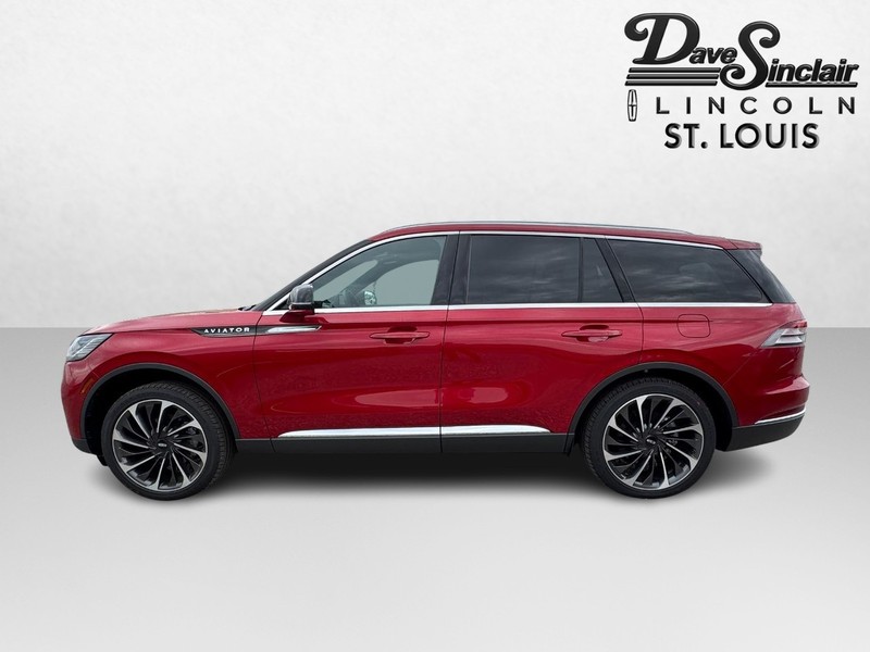 Lincoln Aviator Vehicle Full-screen Gallery Image 09