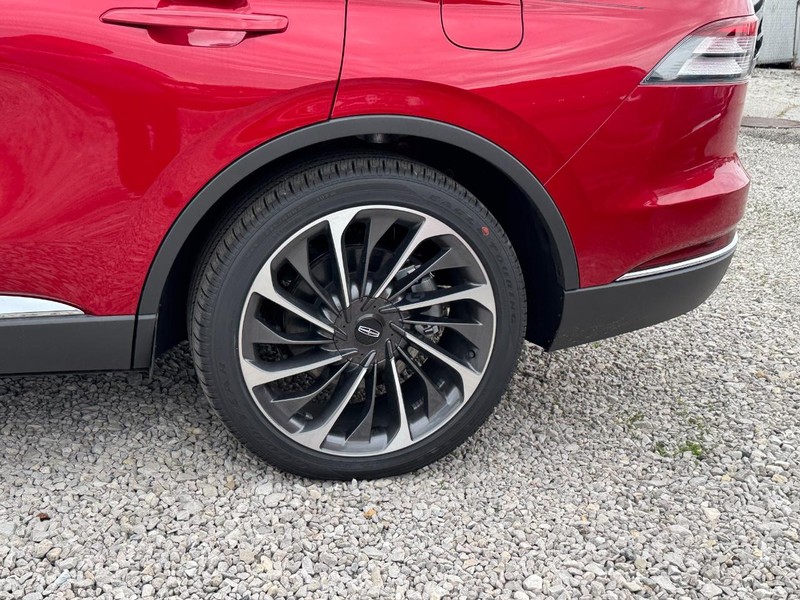 Lincoln Aviator Vehicle Full-screen Gallery Image 10