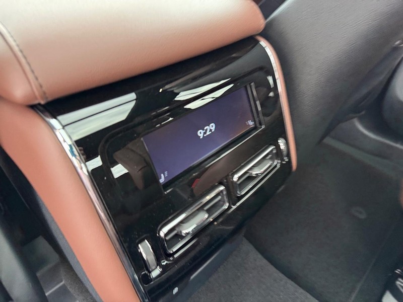 Lincoln Aviator Vehicle Full-screen Gallery Image 14