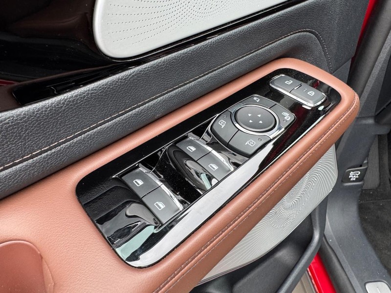 Lincoln Aviator Vehicle Full-screen Gallery Image 21