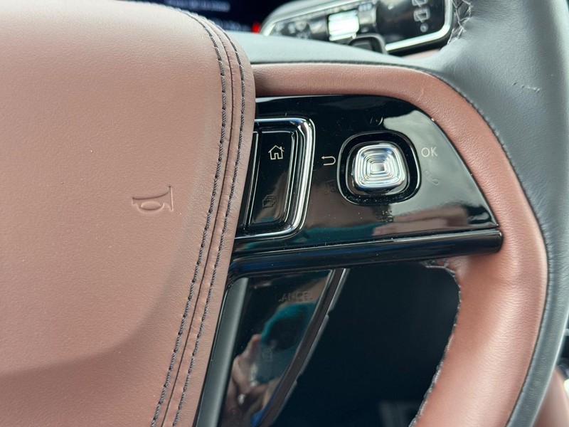 Lincoln Aviator Vehicle Full-screen Gallery Image 25
