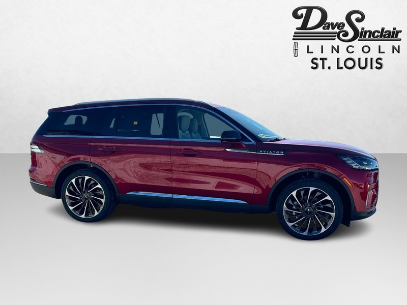 Lincoln Aviator Vehicle Full-screen Gallery Image 04